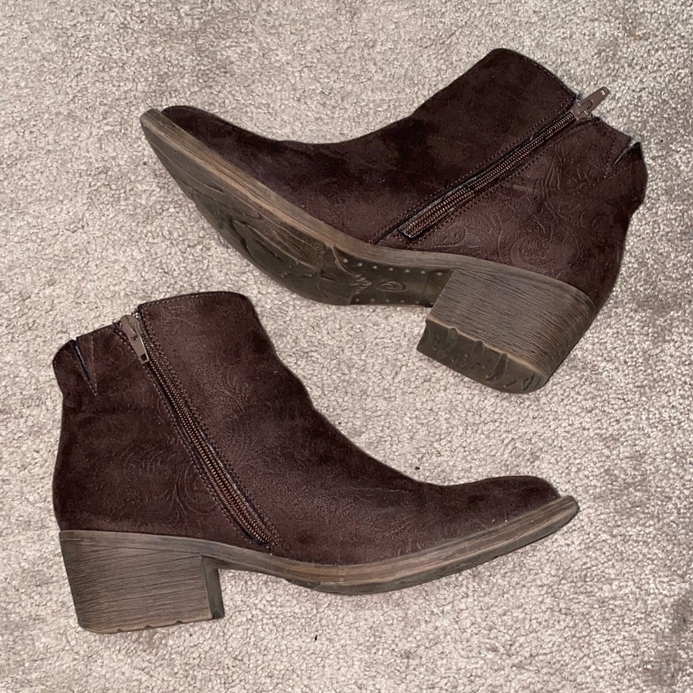 Size 8.5 Brown Ankle Boots